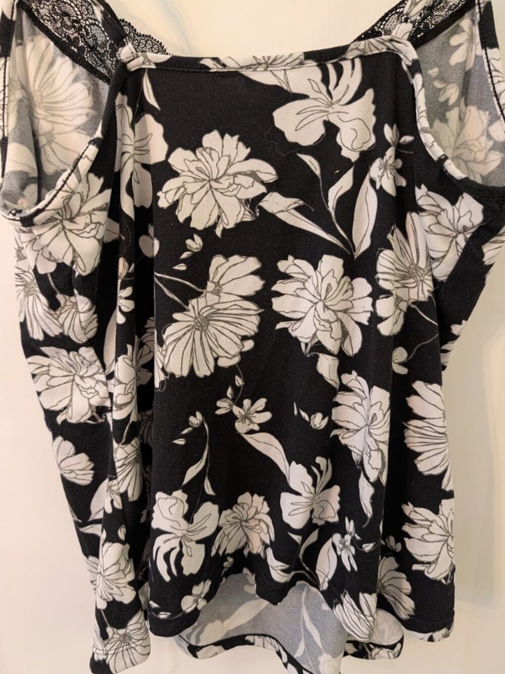 Emily & Jane Black White Floral Lace-Trim Camisole M/M - Picture 5 of 6